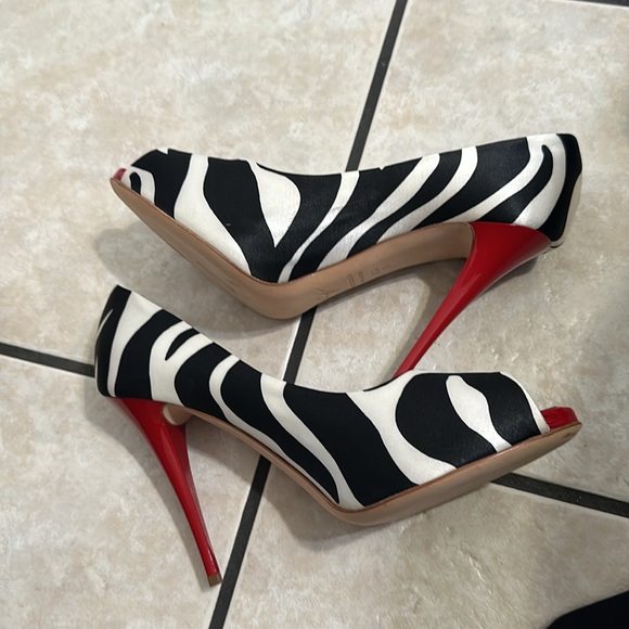 New! never worn! - Picture 4 of 6